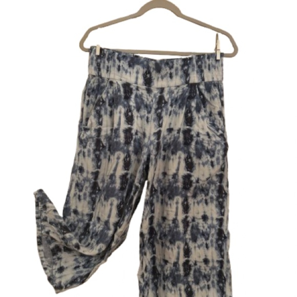 Time and Tru Navy and White Tie-Dye smocked waist capri Pants with pockets M